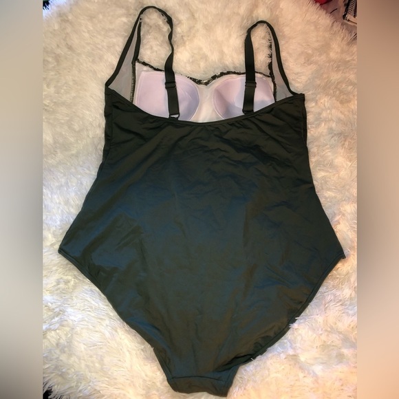 VENUS Green and White One-Piece Swimsuit size 16D - Picture 5 of 16